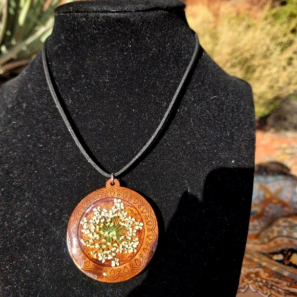 Hand Crafted Jewelry - Pressed floral wooden nature bezel necklace 🌿🧚‍♀️